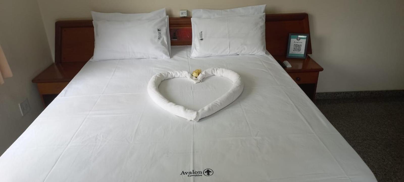Avalon Executive 2*